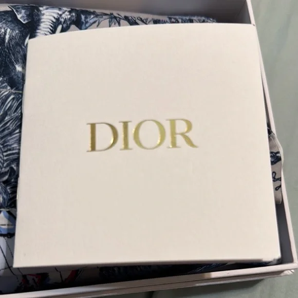 Dior Travel Set with Blue and White Accessories NEW IN BOX - Picture 2 of 6